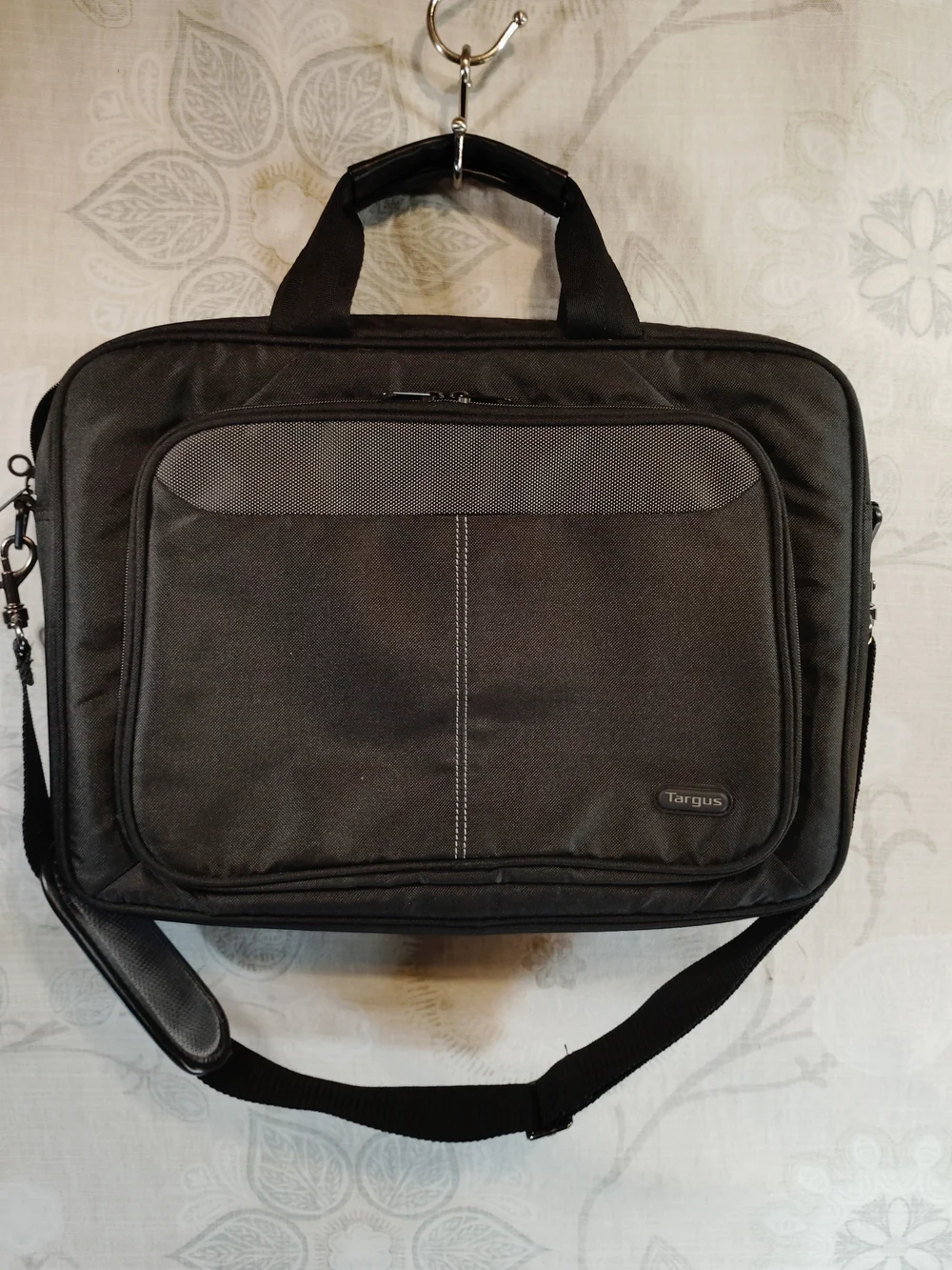 Targus Black Business Laptop Messenger,Brifcase Bag with Shoulder Strap